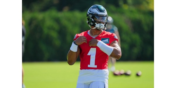 Hyvää 25-vuotispäivää Philadelphia Eaglesin pelinrakentaja Jalen Hurtsille